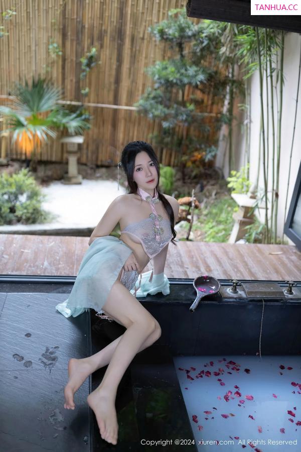 鱼子酱fish  [XiuRen]高清写真图 2024.04.19 No.8428 鱼子酱Fish 美腿性感第23张图片